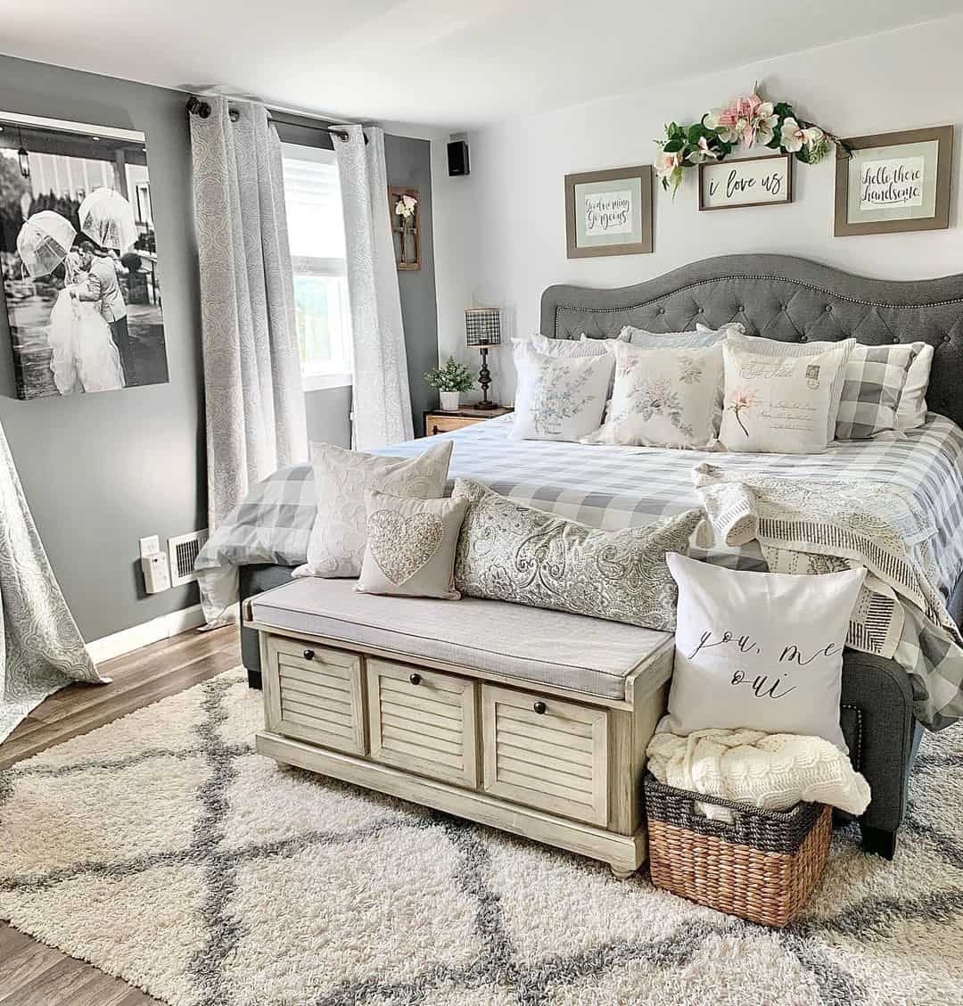 Storage Bench With Cushioned Seat Offers A Romantic Spot