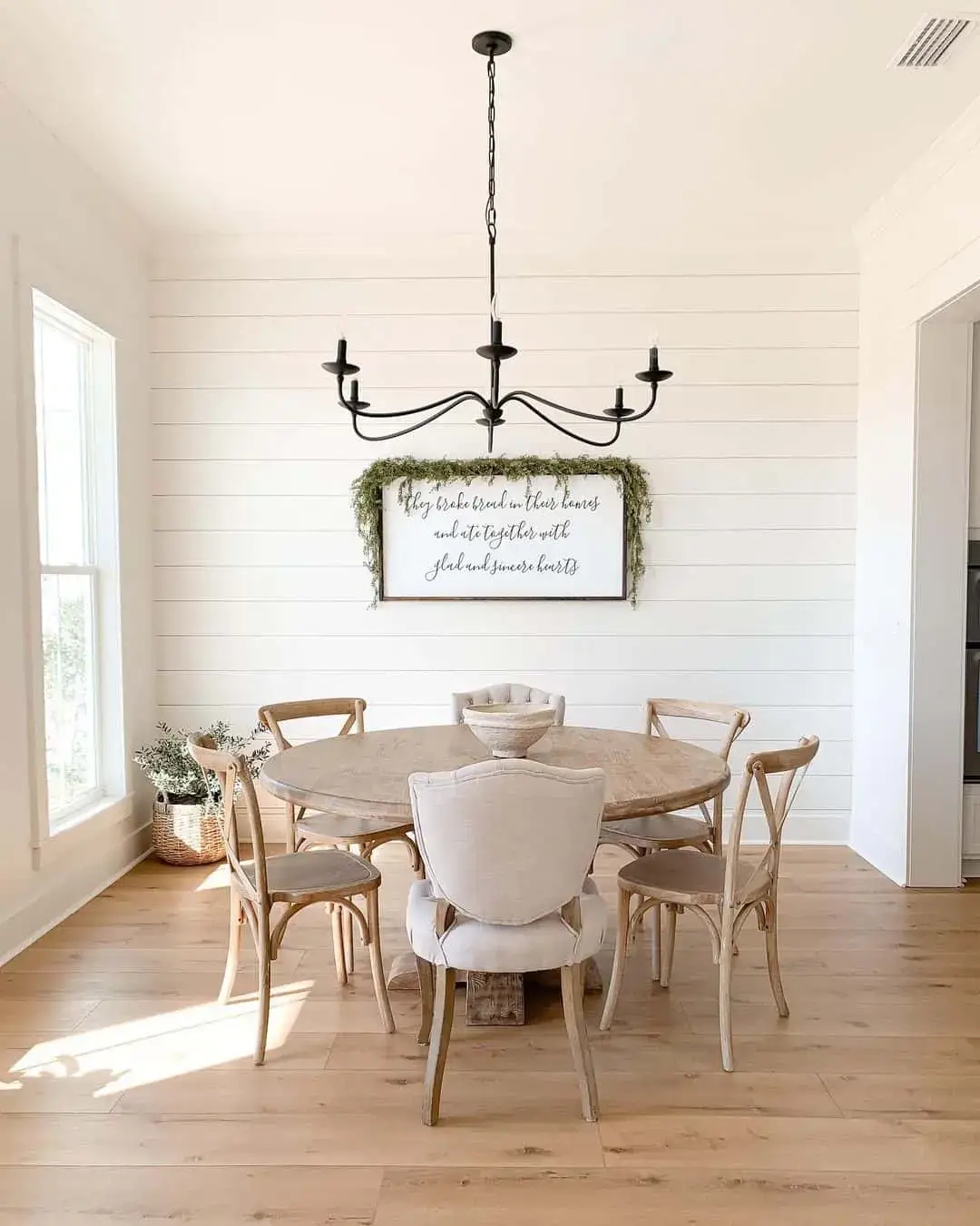 Mix and Match Seating for Eclectic Style