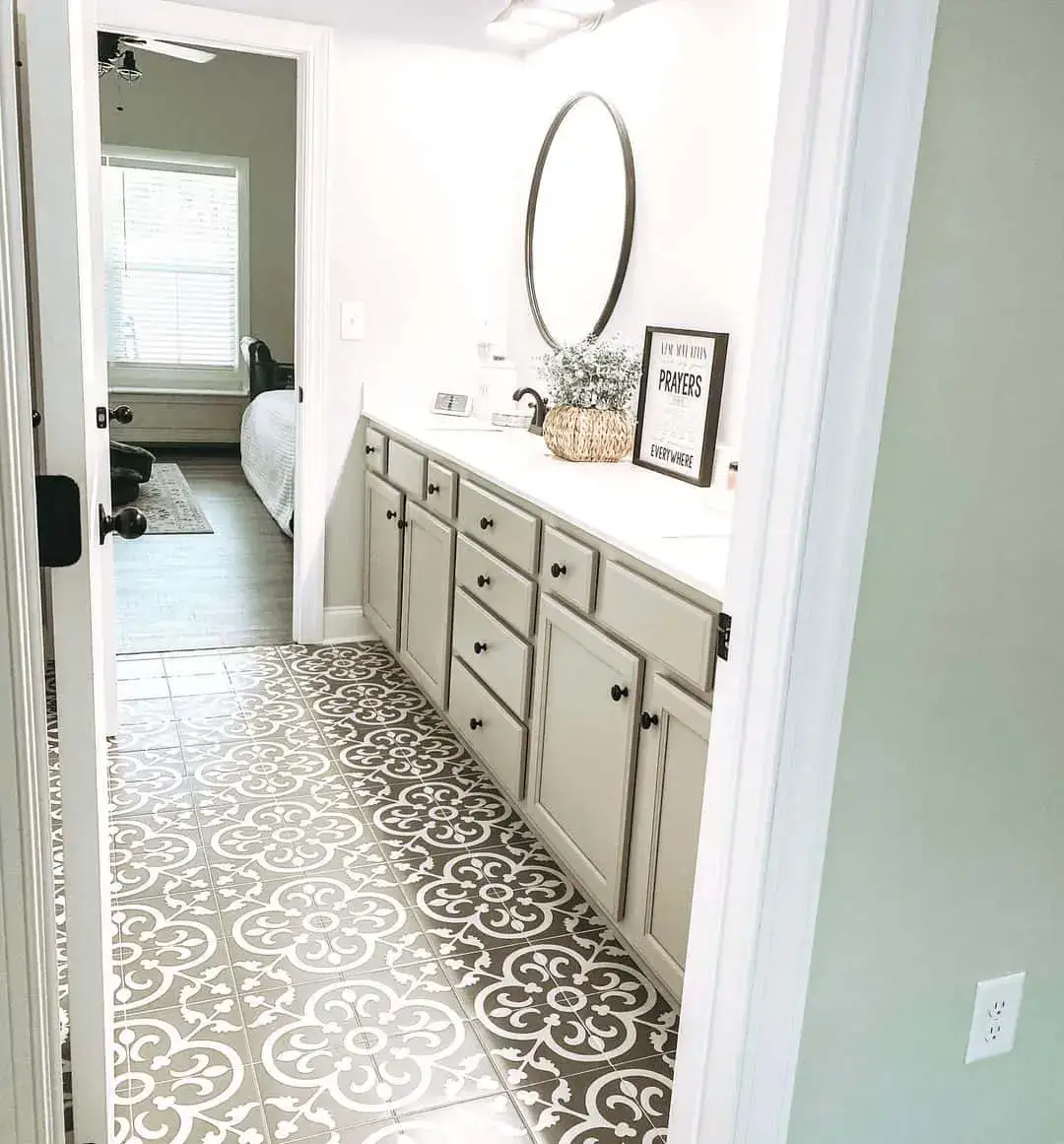 Patterned Floor Adds a Bold, Cozy Foundation