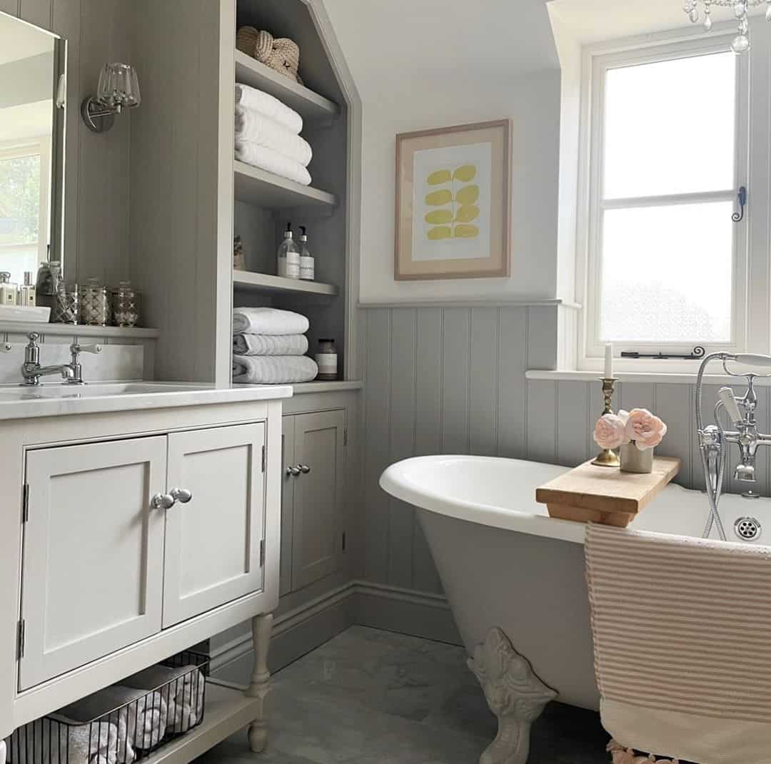 Wooden Tub Caddy Holds Bath Essentials and a Touch of Floral