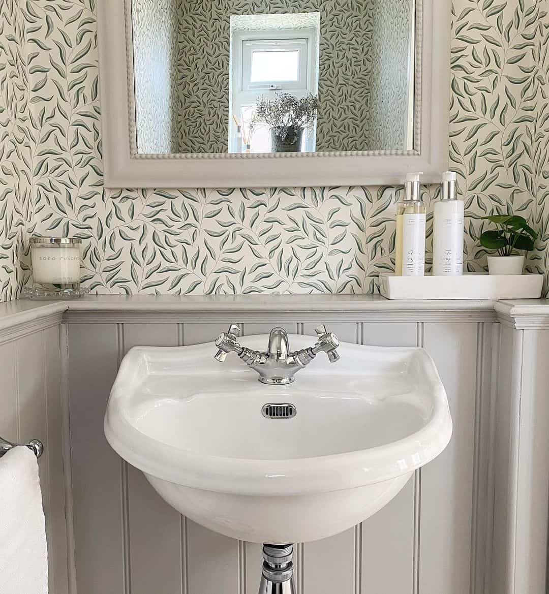 Leaf Pattern Wallpaper Adds Natural Serenity