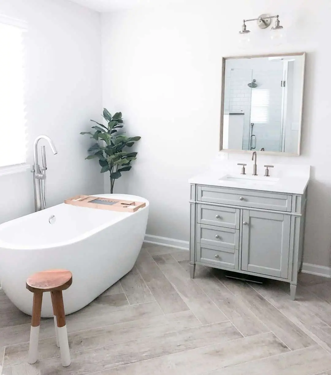 Wooden Tub Caddy Offers a Convenient Surface for Relaxation