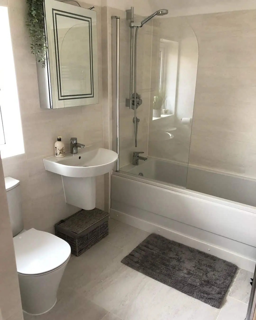 Large Format Stone-Look Tiles Create a Seamless Shower