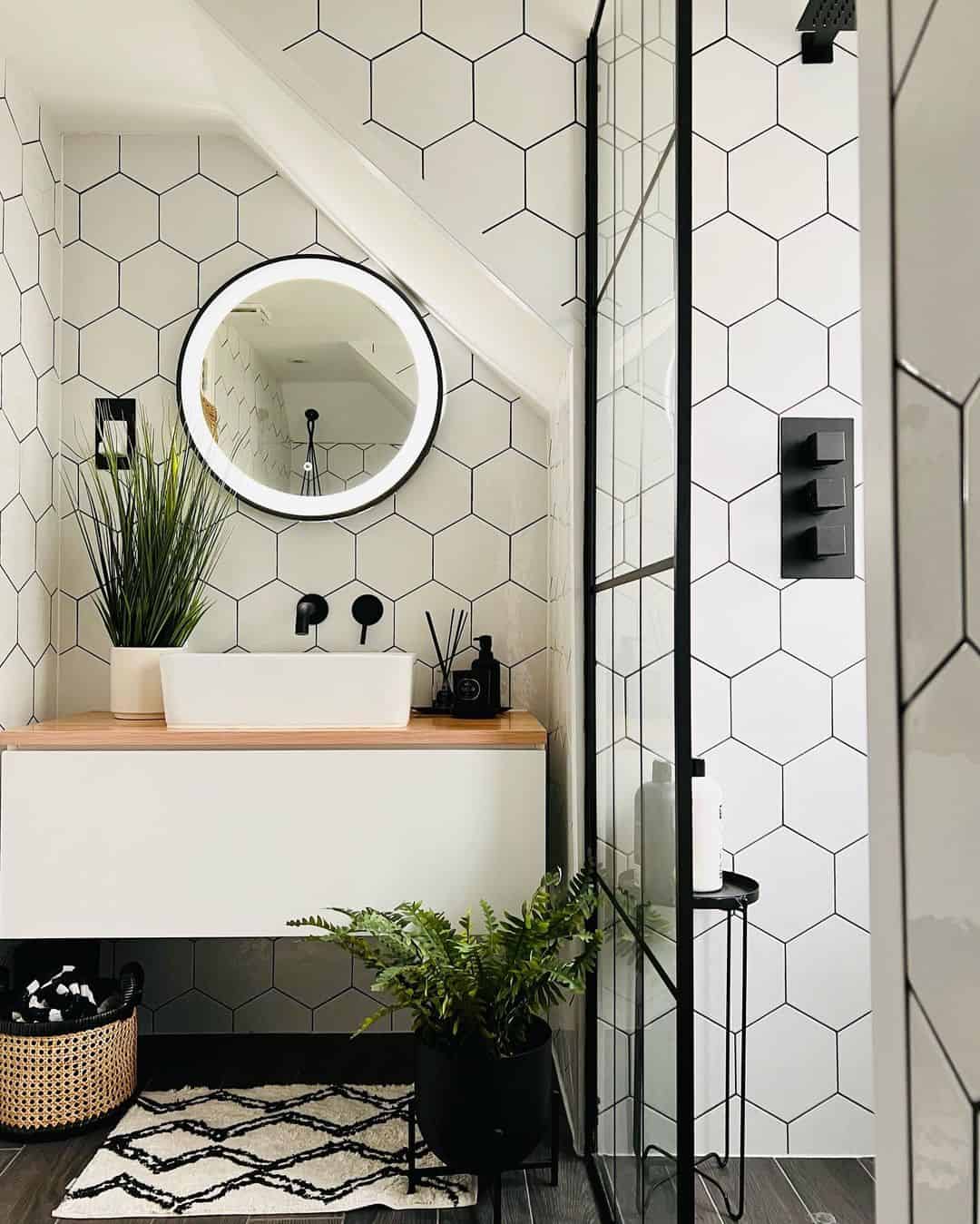 Graphic Hexagon Tile With Black Grout