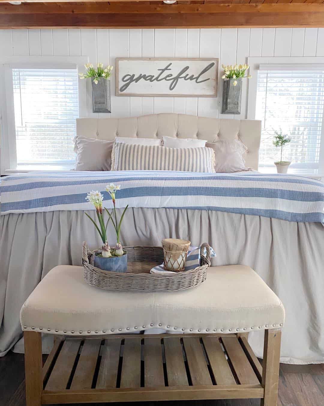 Framed 'Grateful' Sign Adds a Personal Touch Above the Bed