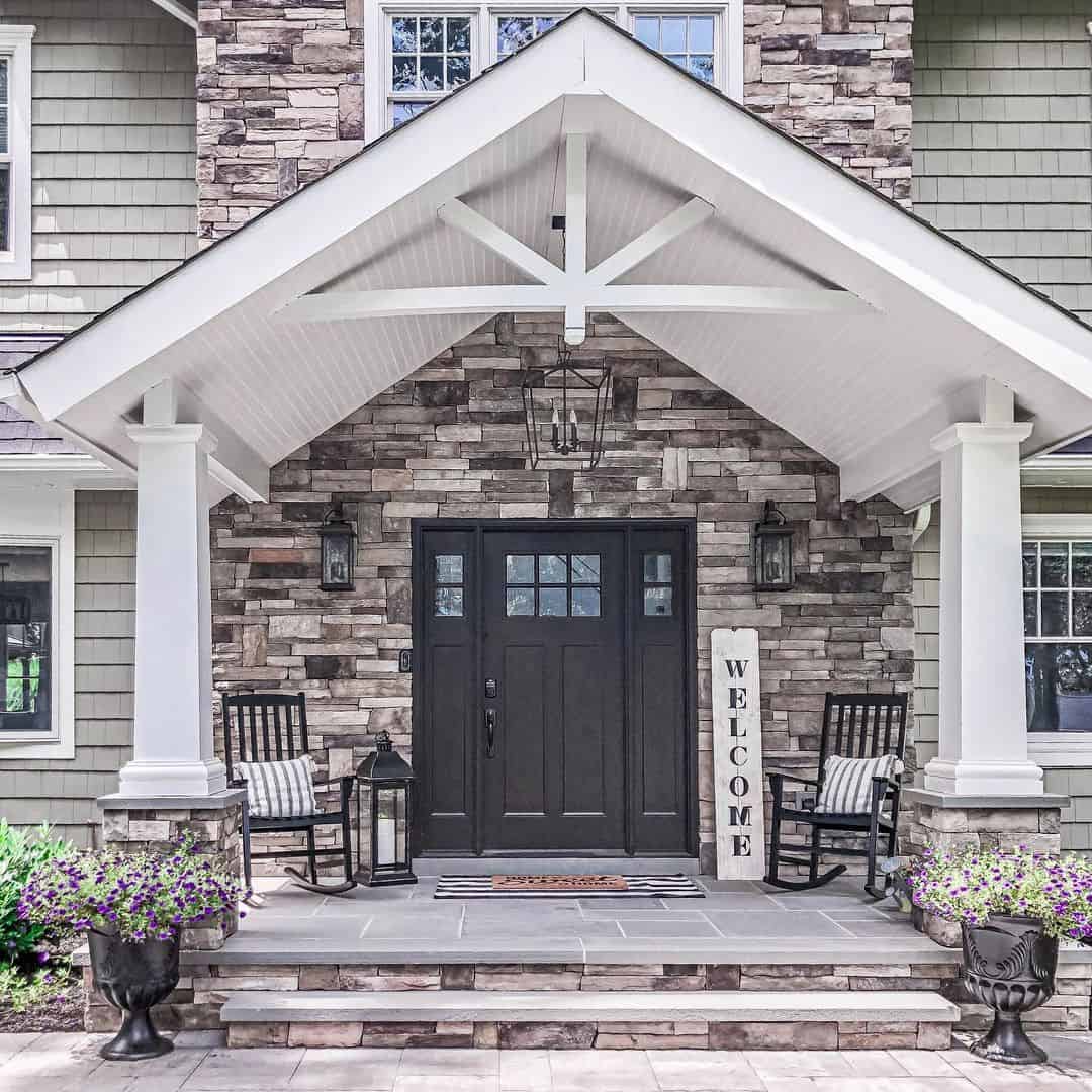 Greet Visitors with a Vertical 'Welcome' Sign