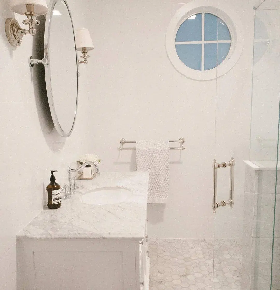 Integrated Marble Sink Creates a Seamless Vanity Top
