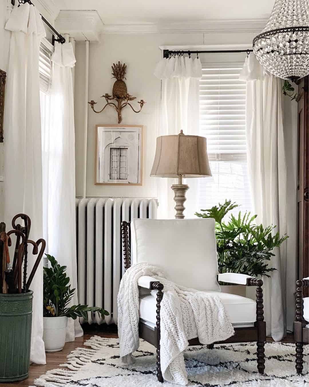 Gold Pineapple Sconce Adds a Vintage Accent