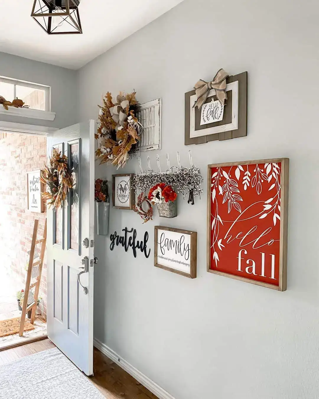 Seasonal Sayings Layered for a Welcoming Entry