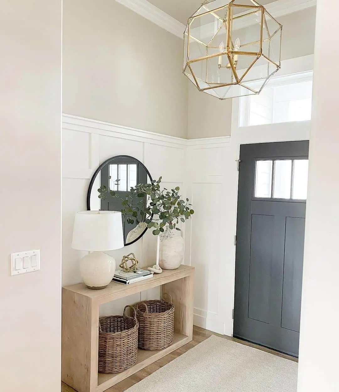 Metallic Shine: Round Mirror with Gold Accent