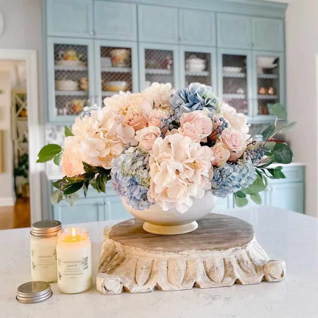 Pedestal Riser Adds Architectural Interest to Floral Arrangement