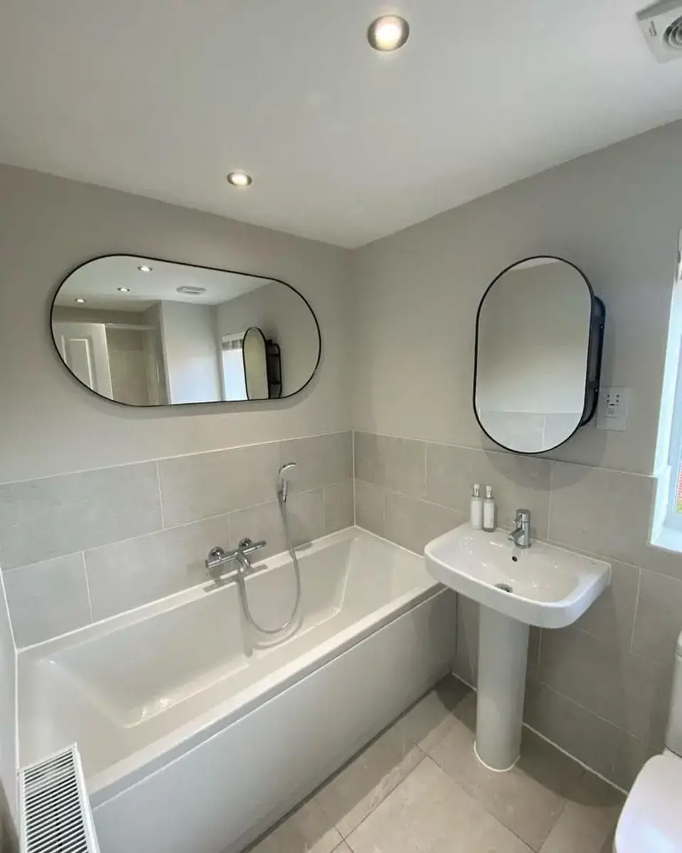 Echo Tile Lines with Rounded Mirrors