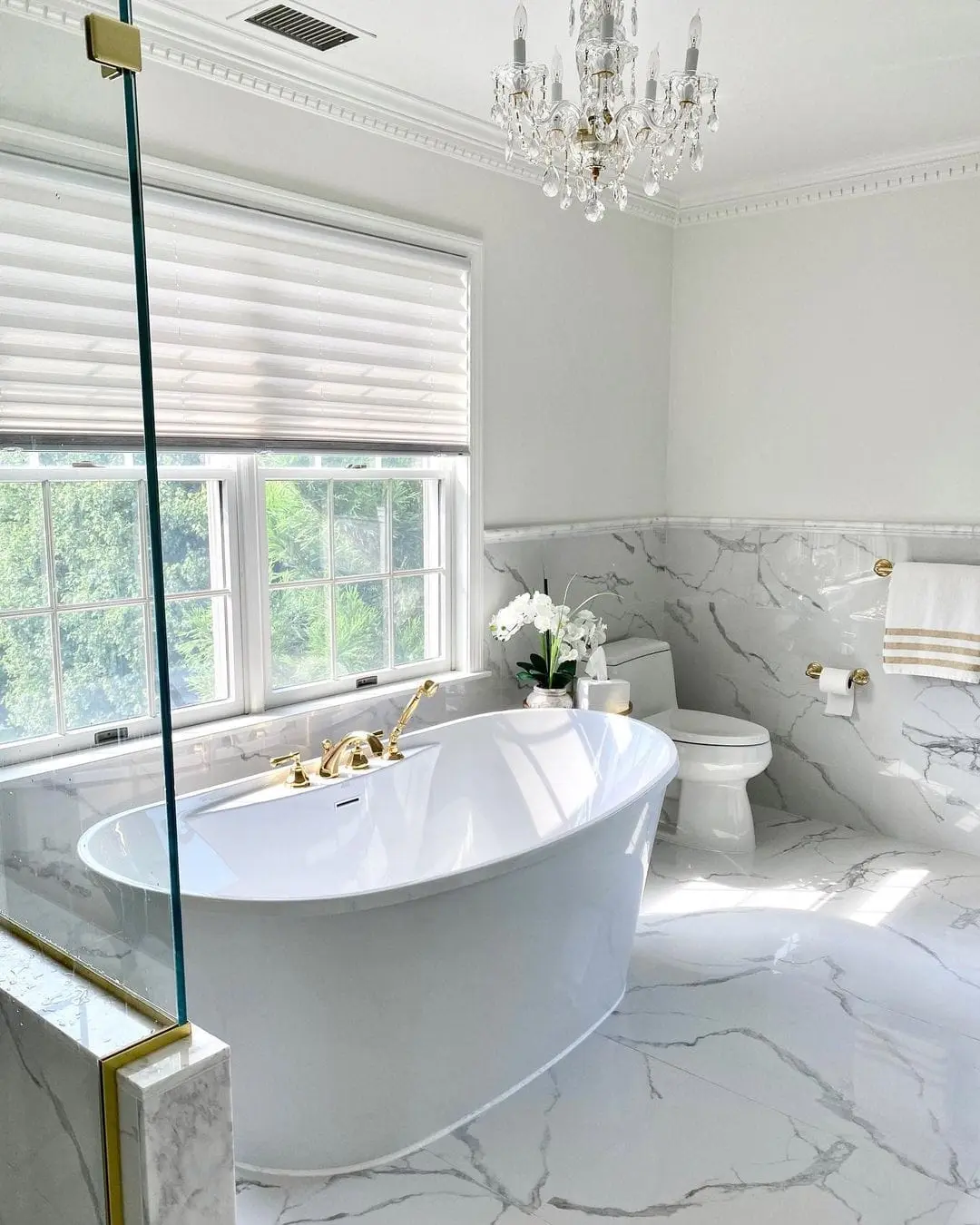 Marble-Look Half-Wall Tile Creates a Luxurious Spa Ambiance