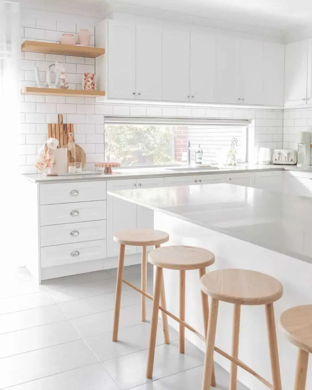 Large Square Tiles Create a Clean Foundation