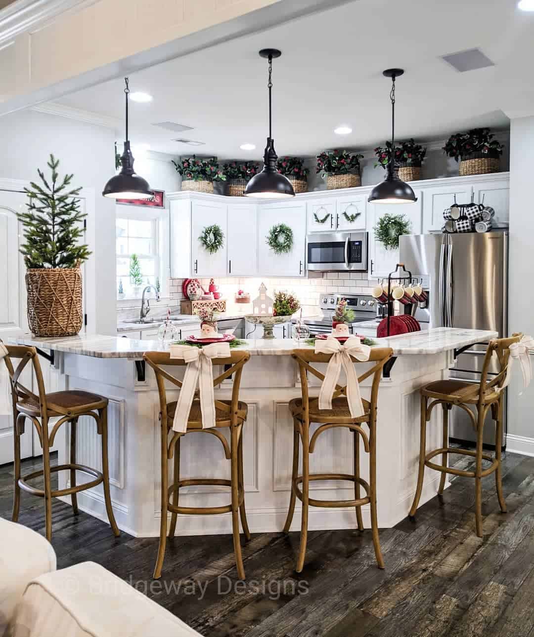 Festive Island Flair: Woven Basket with Evergreen Tree