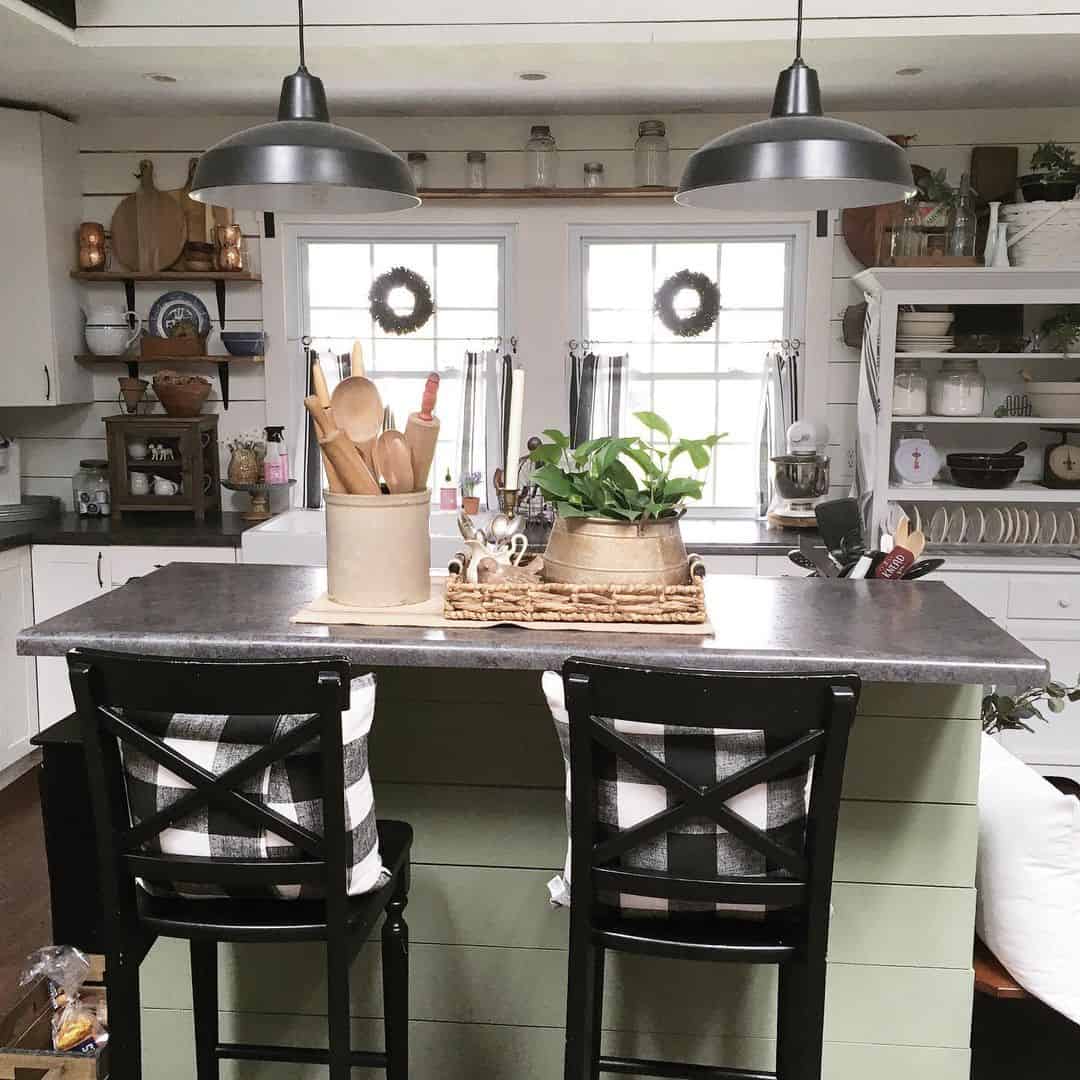 Industrial Pendants for Focused Task Lighting