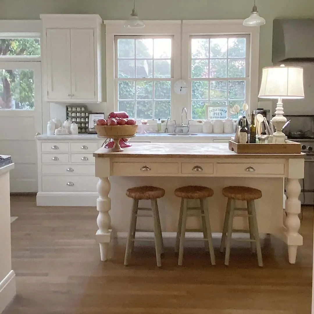 Simple Illumination with Clear Glass Pendants