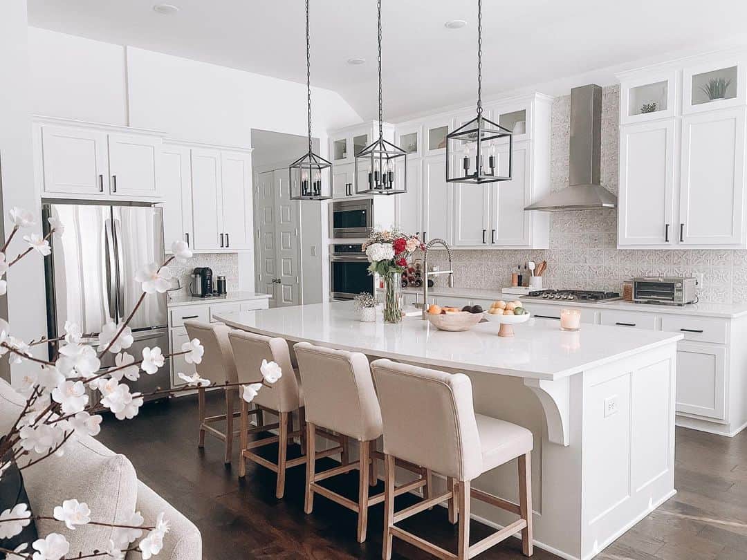 Black Geometric Lanterns Enhance Modern Island Style