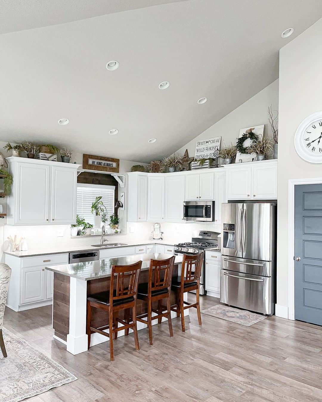 Recessed Ceiling Lights for a Clean, Modern Look