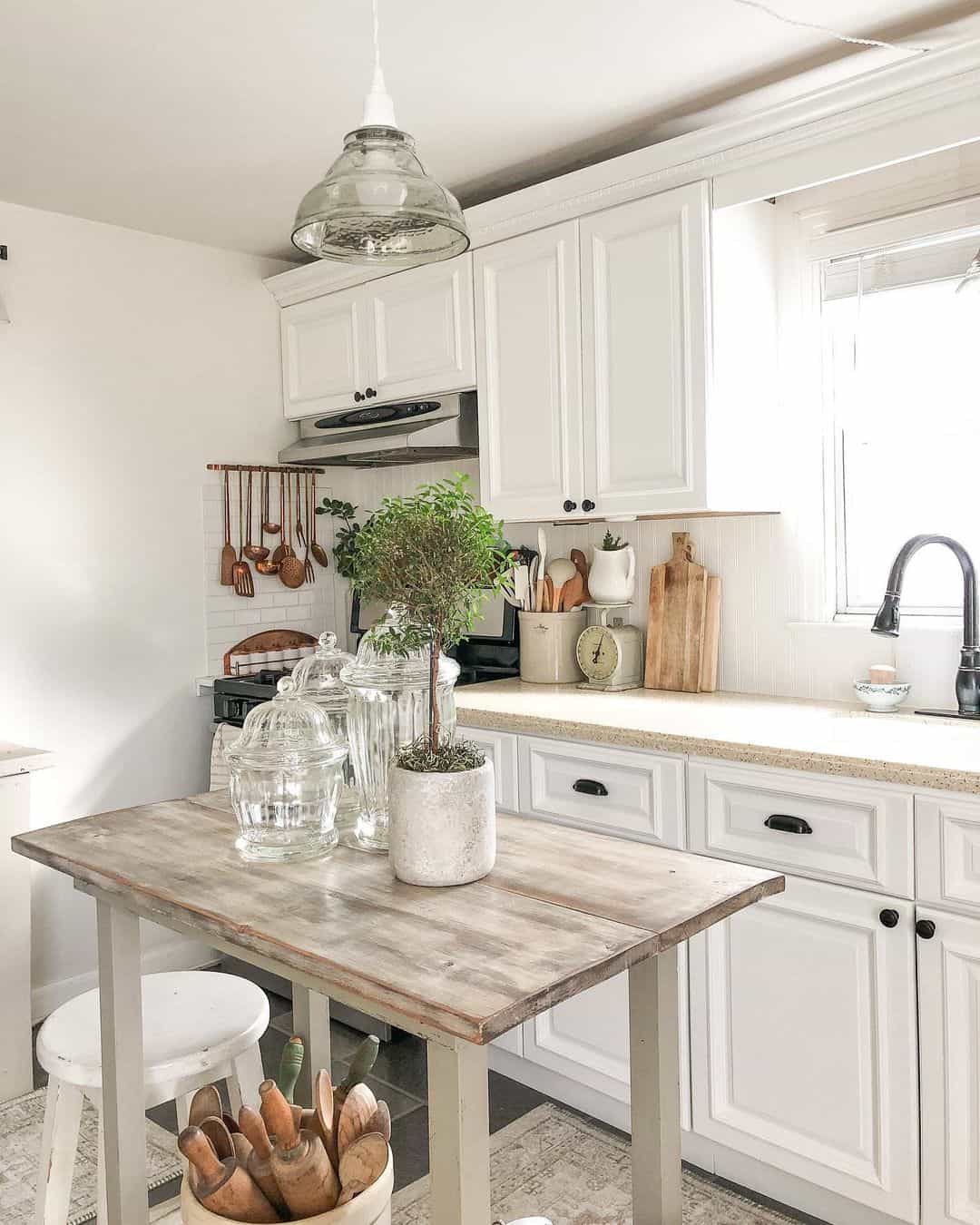 Single Bell Pendant Adds Vintage Flair