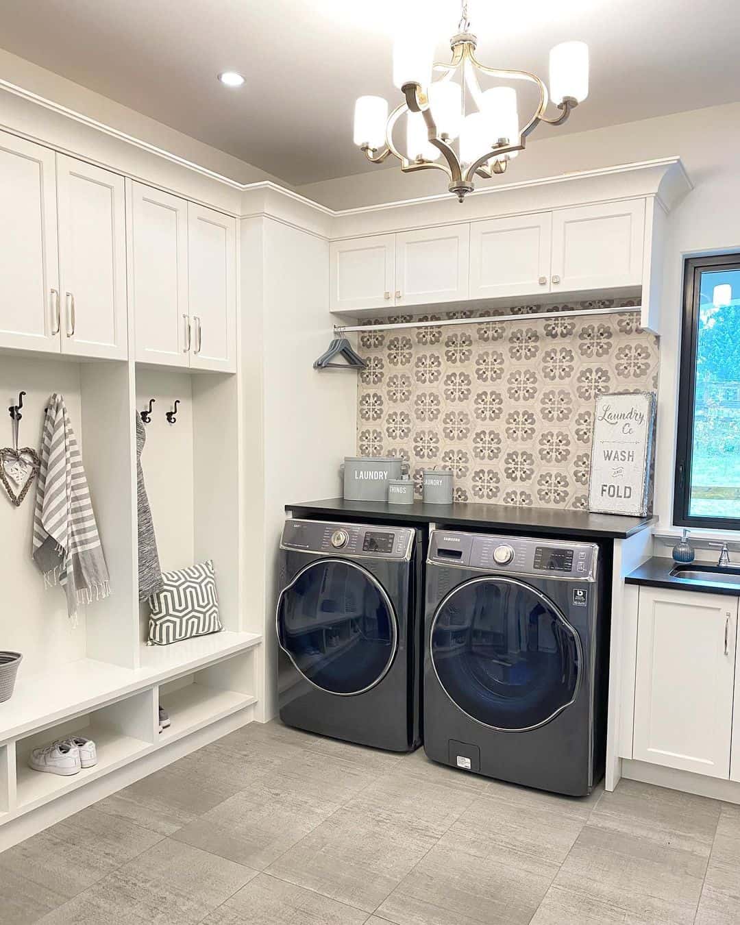 Retro Floral Tile Backsplash Adds Patterned Charm