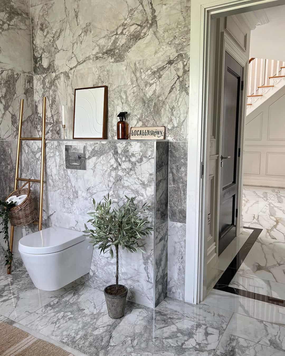 Gold Ladder Adds Vertical Interest to Marble Walls