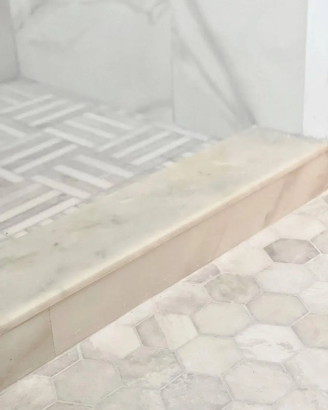 Marble Threshold for a Refined Shower Entry