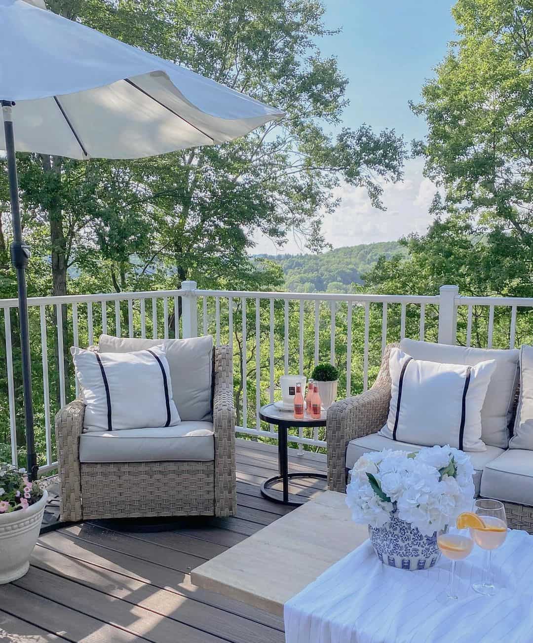 Bring Indoor Elegance Outdoors with a Hydrangea Arrangement