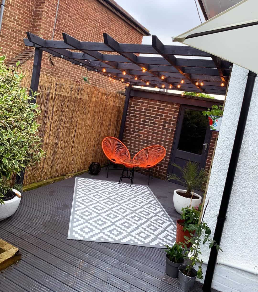 Geometric Rug Defines Your Deck's Seating Area