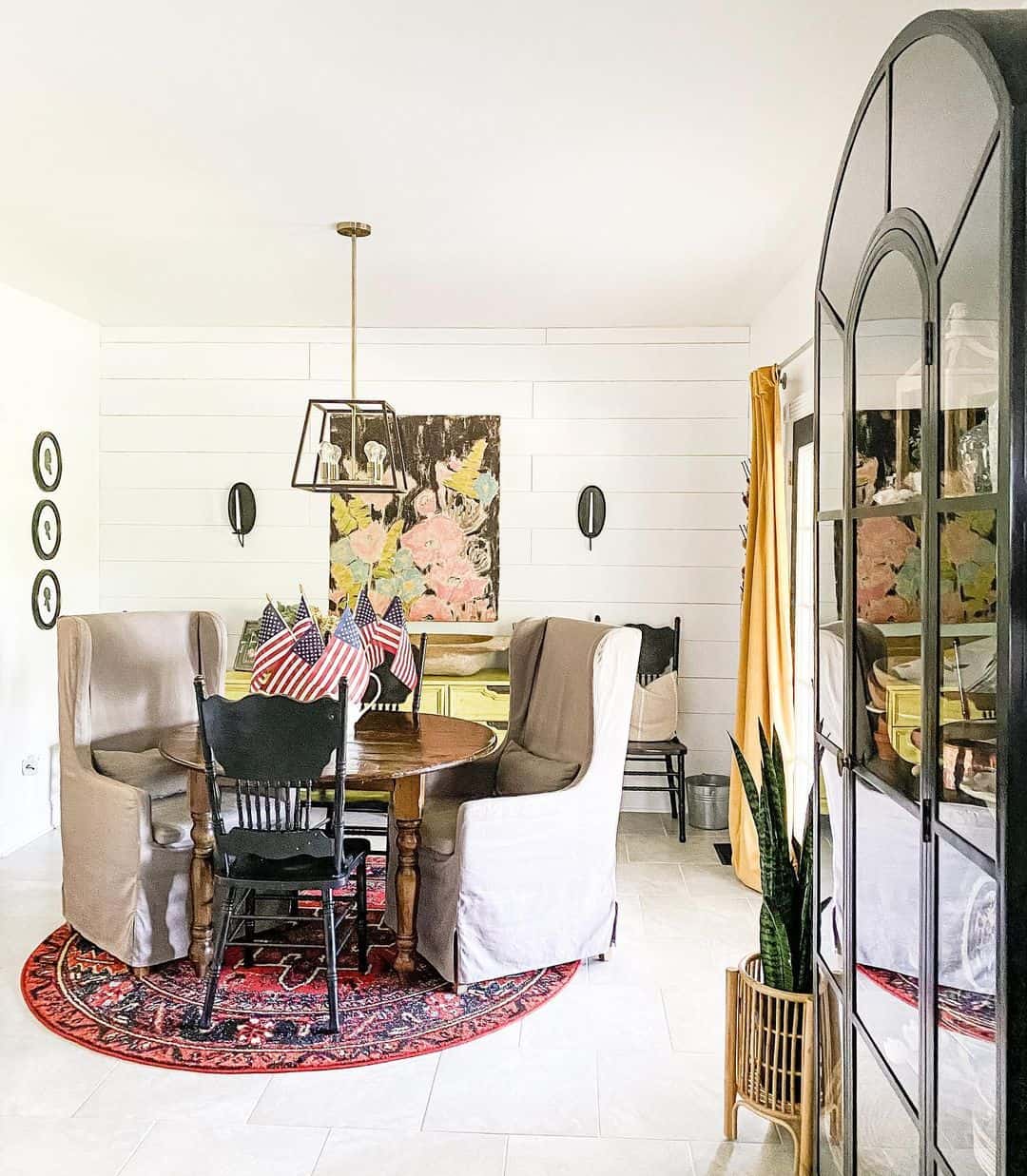 Define an Americana Dining Space With an Ornate Red Round Rug