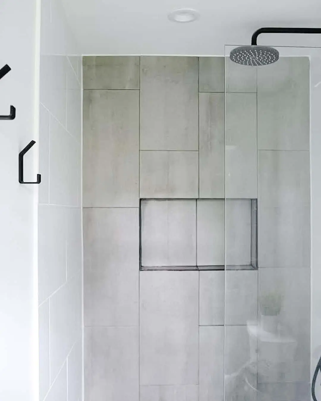 Dark, Thin Border Accents the Niche