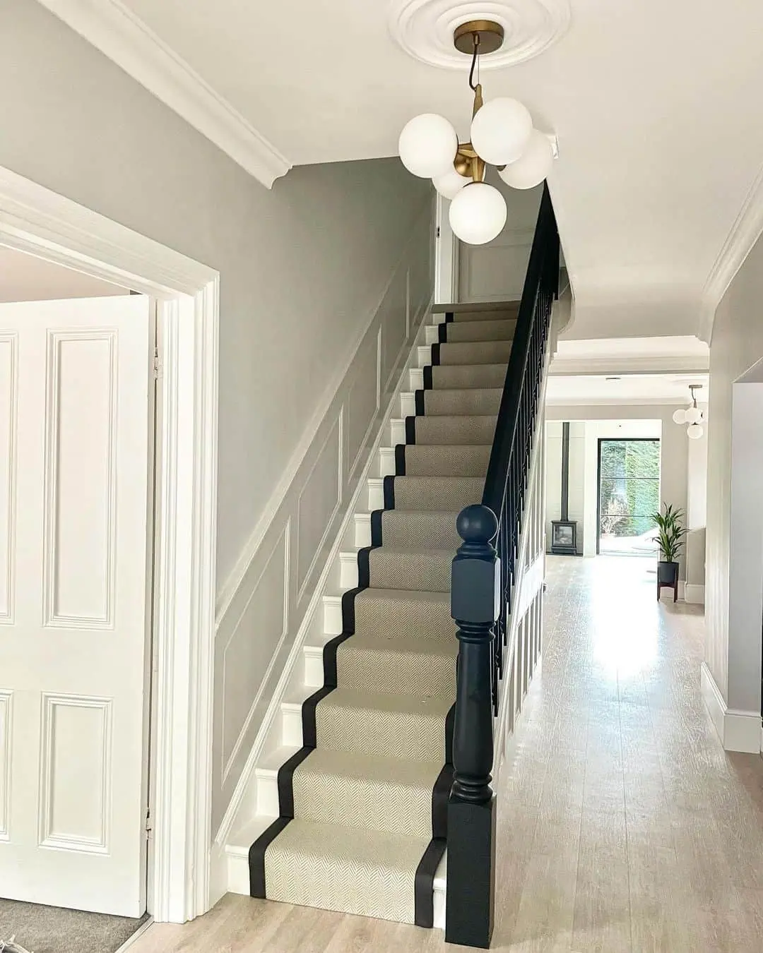 Define Steps with a Herringbone Runner and Black Border