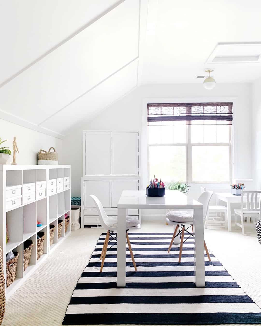 Bold stripes define the workspace area