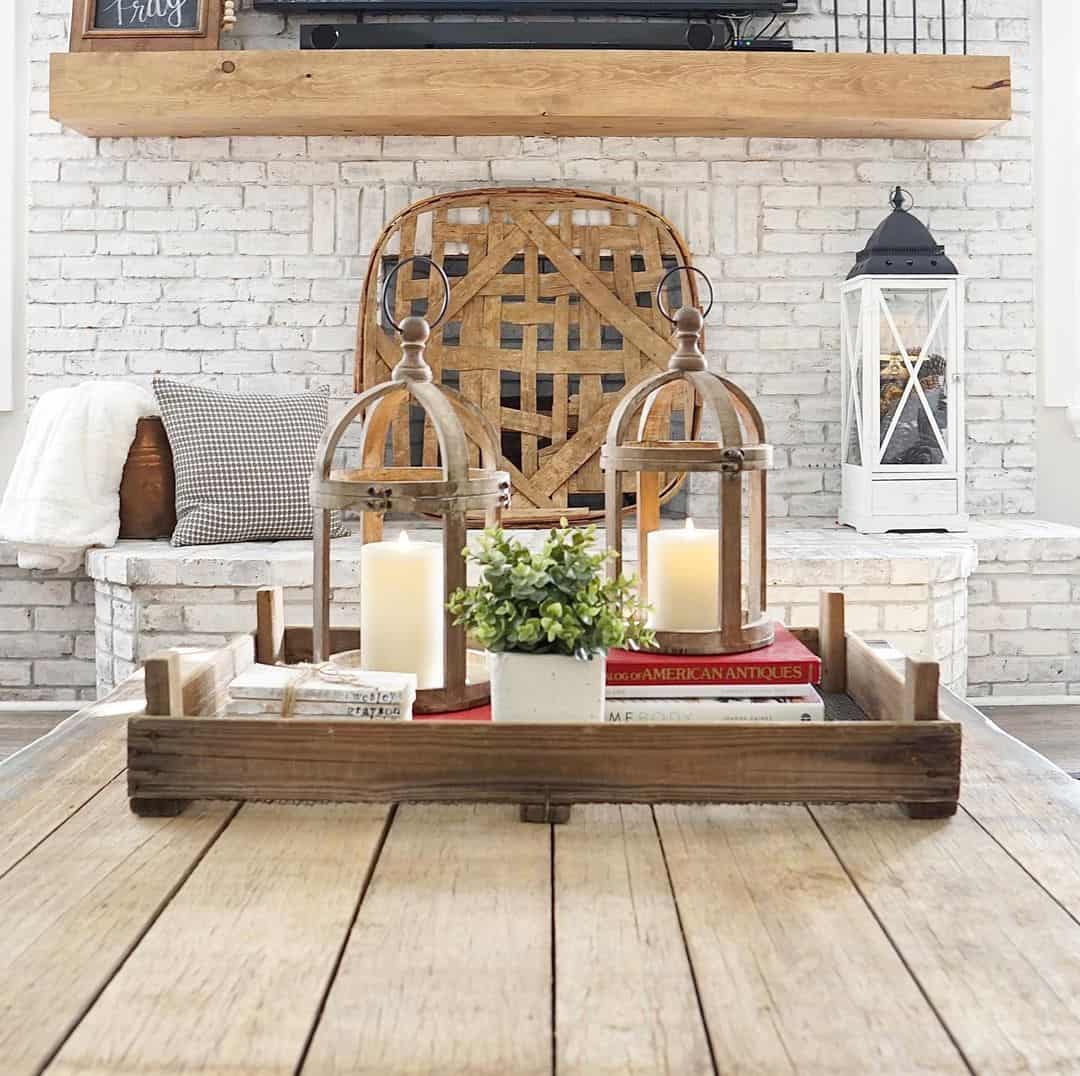 Corral decor in a wooden tray