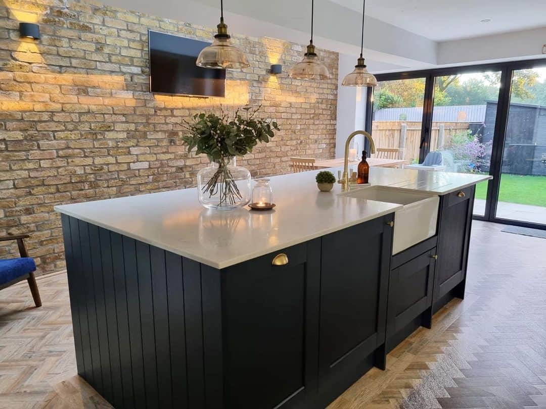 Exposed Brick Wall for a Modern Kitchen TV