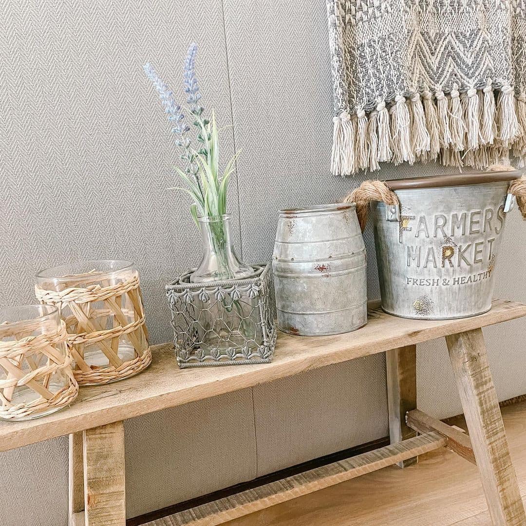 Galvanized Buckets Add Farmhouse Flair to Entryway Display